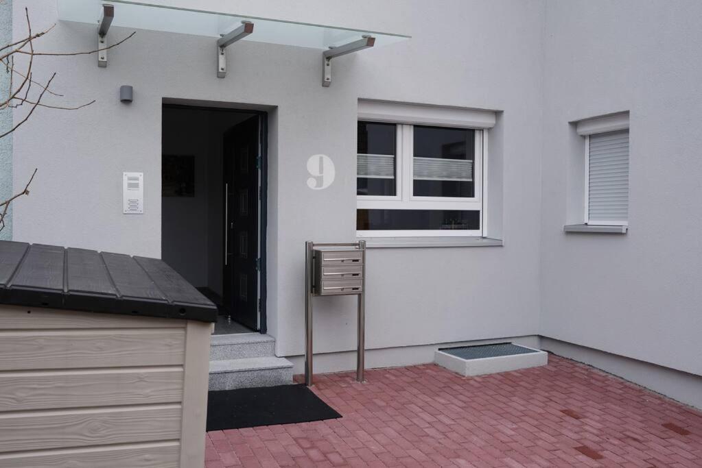 1 Zimmer Wohnung Dg Mit Klimaanlage Und Kleinen Balkon Oedheim Ngoại thất bức ảnh