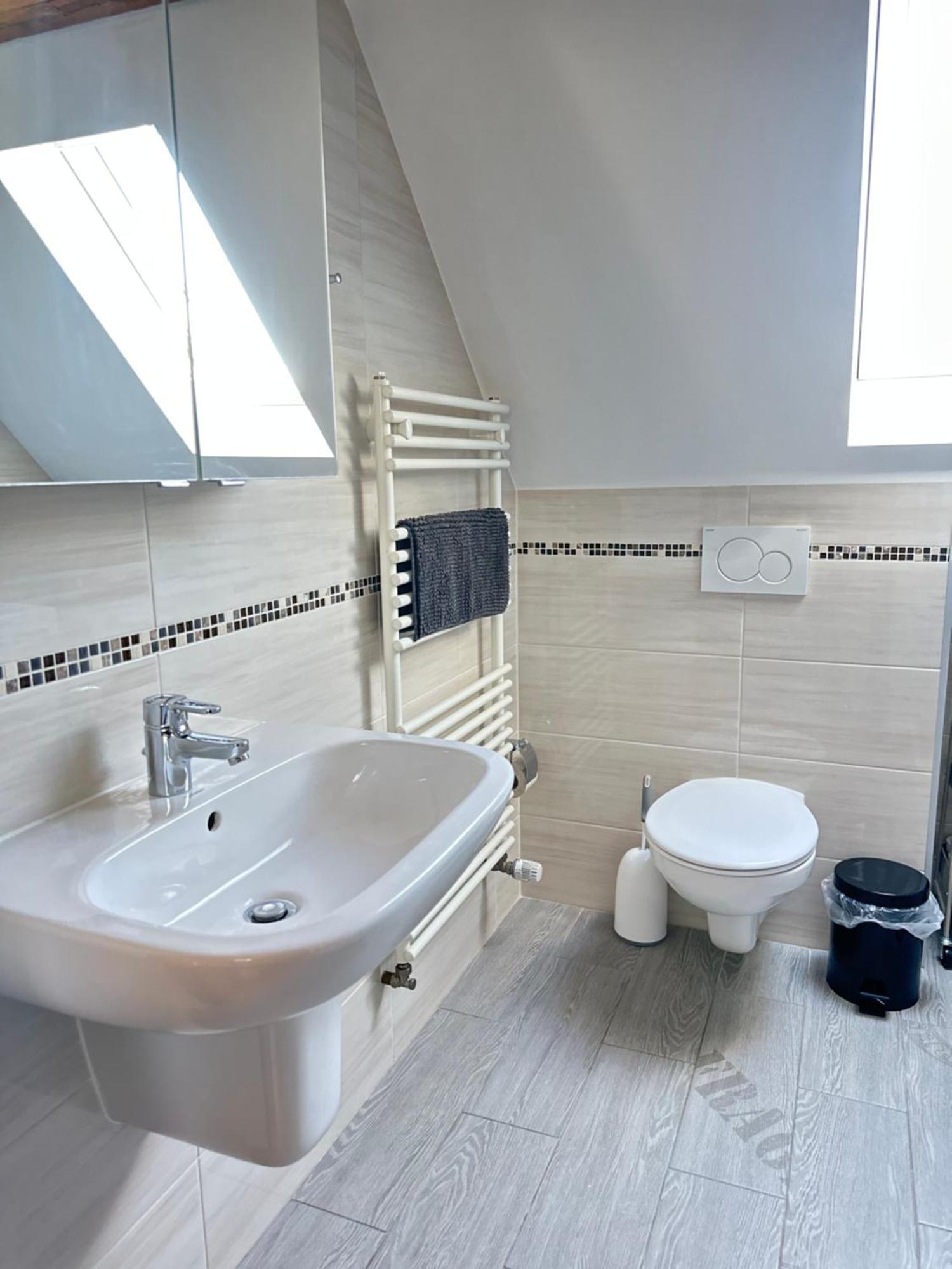 1 Zimmer Wohnung Dg Mit Klimaanlage Und Kleinen Balkon Oedheim Ngoại thất bức ảnh